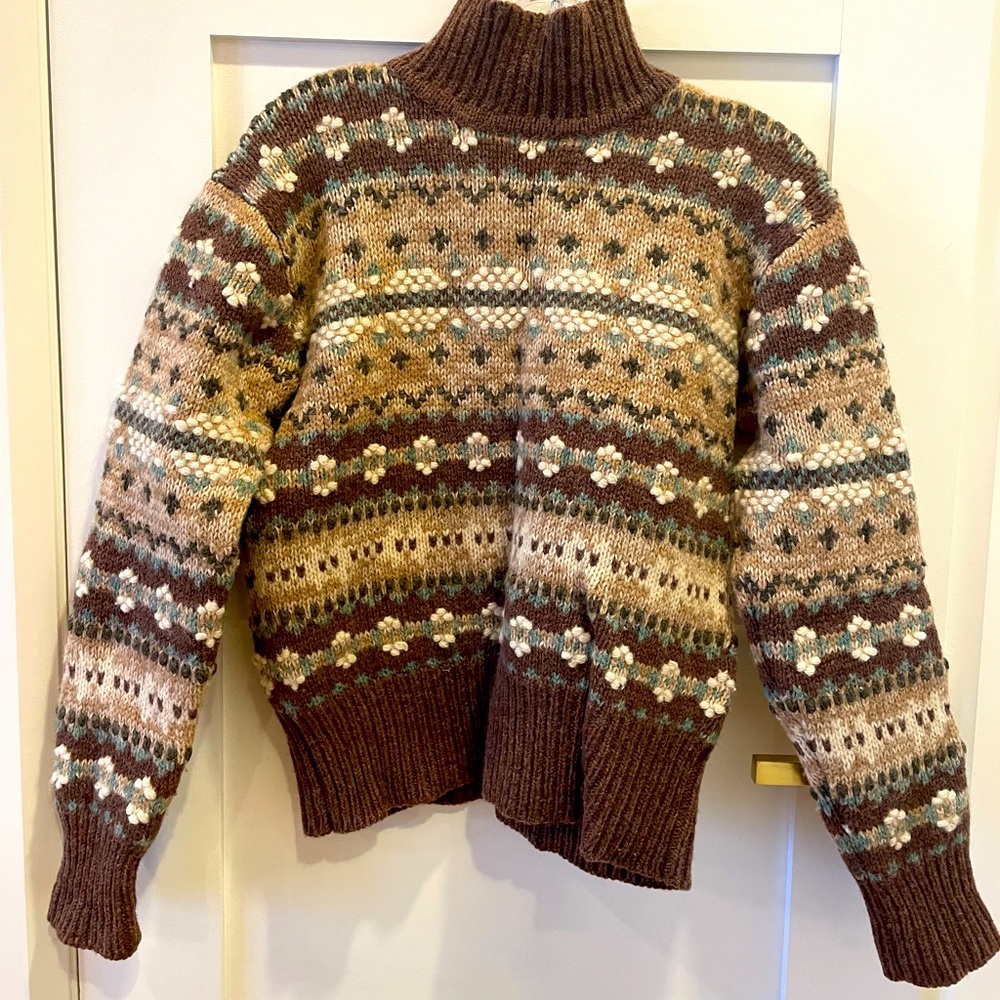 Beautiful 100% wool fairisle style knit sweater